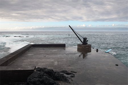 simsearch:400-04476833,k - Small deserted quay in the coast of Pico island, Azores Foto de stock - Super Valor sin royalties y Suscripción, Código: 400-05344775