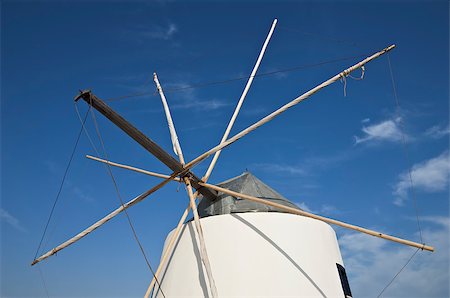 Old windmill in Castro Marim, Algarve, Porugal Fotografie stock - Microstock e Abbonamento, Codice: 400-05344804