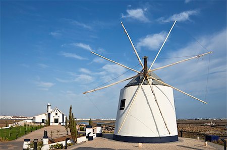 Old windmill in Castro Marim, Algarve, Porugal Fotografie stock - Microstock e Abbonamento, Codice: 400-05344802