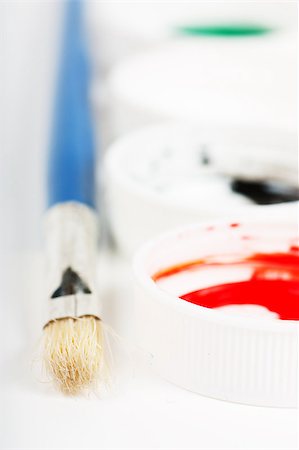 simsearch:400-05884092,k - Macro view of brush and covers of gouache paint cans Stockbilder - Microstock & Abonnement, Bildnummer: 400-05344849