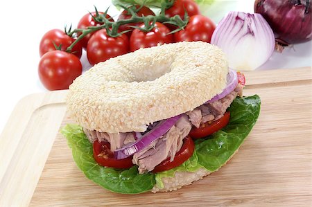 simsearch:400-04416282,k - Bagel with tuna, tomatoes, onions, and lettuce on white background Stock Photo - Budget Royalty-Free & Subscription, Code: 400-05345963