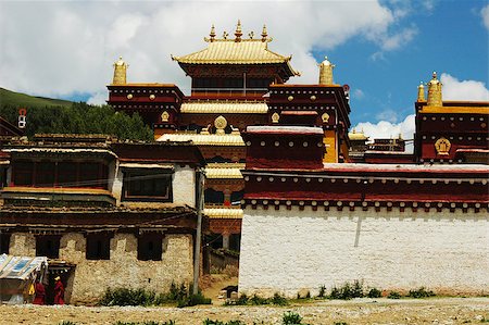 simsearch:400-07165260,k - Landmark of an old famous Tibetan lamasery Foto de stock - Royalty-Free Super Valor e Assinatura, Número: 400-05346317