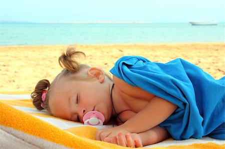 little girl sleeping on beach near sea Stock Photo - Budget Royalty-Free & Subscription, Code: 400-05346474