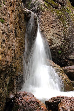simsearch:400-07676808,k - close-up on waterfall among rocks in Russia Foto de stock - Super Valor sin royalties y Suscripción, Código: 400-05346487