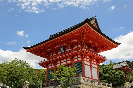 Kiyomizu-dera Temple Gate in Kyoto, Japan. Fotografie stock - Microstock e Abbonamento, Codice: 400-05347310