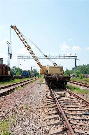 simsearch:400-04422019,k - Old Rail Track Mounted Crane with blue sky on background Fotografie stock - Microstock e Abbonamento, Codice: 400-05347716