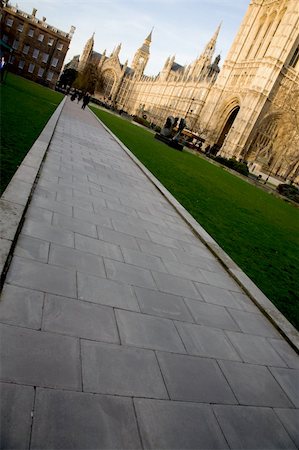 Big Ben and Palace of Westminster seen from Victoria Garden Stockbilder - Microstock & Abonnement, Bildnummer: 400-05348687