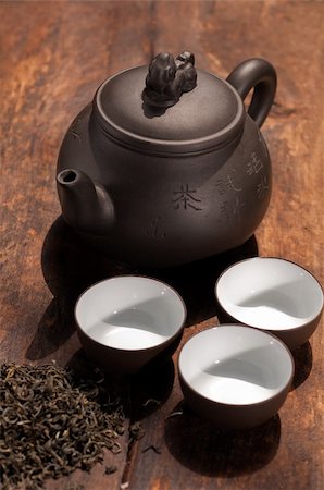 simsearch:400-05215025,k - chinese green tea traditional  pot and cups over old wood board Foto de stock - Royalty-Free Super Valor e Assinatura, Número: 400-05348822