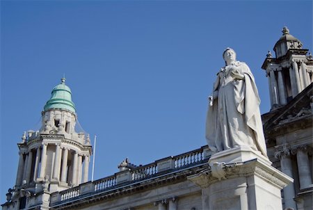 simsearch:400-05349035,k - Statue of Queen Victoria situated in the grounds of Belfast City Hall, Northern Ireland, UK. Foto de stock - Super Valor sin royalties y Suscripción, Código: 400-05349035