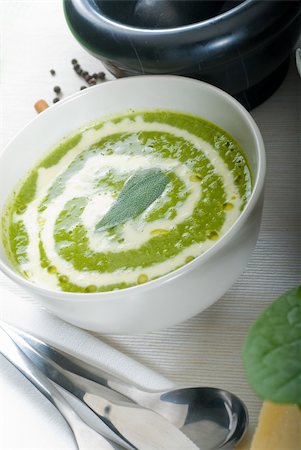 simsearch:400-04406520,k - fresh spinach soup on a white bowl with sage and cream on top Stock Photo - Budget Royalty-Free & Subscription, Code: 400-05349572