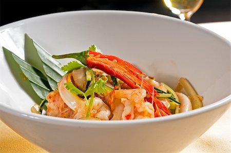 simsearch:400-04687213,k - fresh seafood thai style salad with glass noodles on a bowl close up Stockbilder - Microstock & Abonnement, Bildnummer: 400-05349867