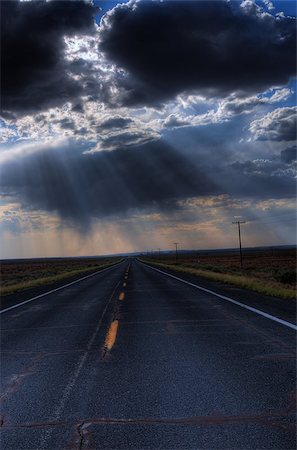 Dramatic desert mountain road with a storm approaching Photographie de stock - Aubaine LD & Abonnement, Code: 400-05340101