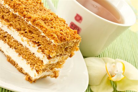simsearch:400-03969593,k - cake honey cake on a plate at tea against Stock Photo - Budget Royalty-Free & Subscription, Code: 400-05340181