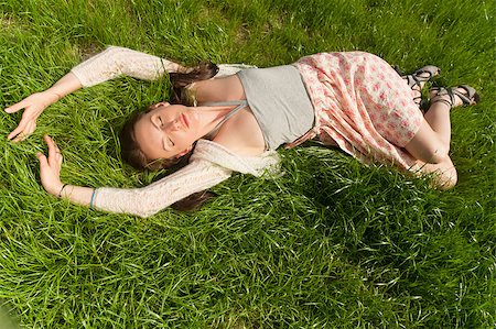 simsearch:400-04399498,k - beautiful girl lying on grass and having fun Foto de stock - Royalty-Free Super Valor e Assinatura, Número: 400-05340192