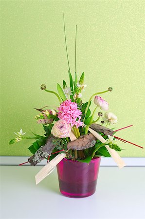 simsearch:400-06633565,k - bunch of flowers composition at pot on a table Fotografie stock - Microstock e Abbonamento, Codice: 400-05340620