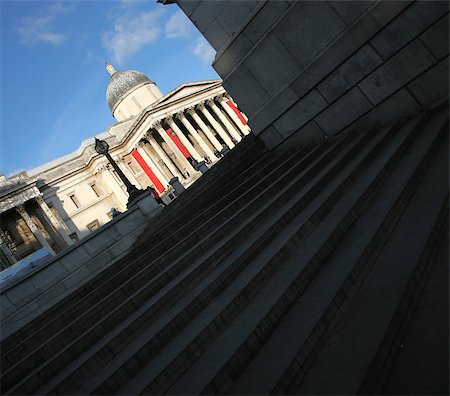 National Gallery seen from Trafalgar Square in a bright day Stockbilder - Microstock & Abonnement, Bildnummer: 400-05340891