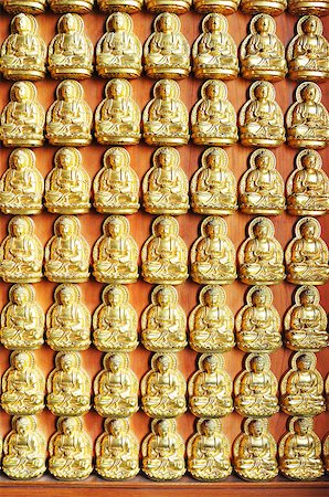 simsearch:400-04178541,k - 10000 Golden Buddha in Chinese temple Photographie de stock - Aubaine LD & Abonnement, Code: 400-05340927