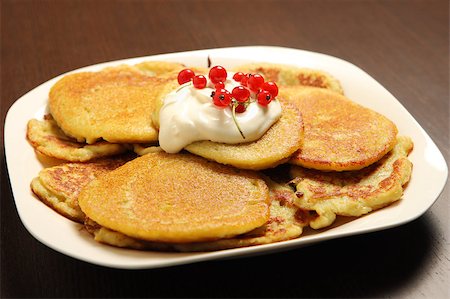 simsearch:400-06066801,k - A picture of traditional Polish potato pancakes with sour cream and redcurrant Stock Photo - Budget Royalty-Free & Subscription, Code: 400-05341257