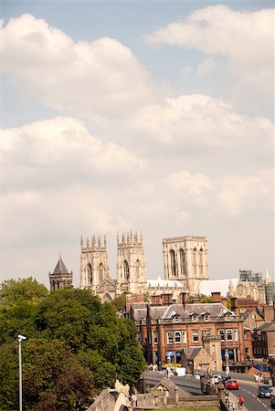 d40xboy (artist) - A View of York Minster Towers from the City Walls showing Lendal Bridge Stockbilder - Microstock & Abonnement, Bildnummer: 400-05341675