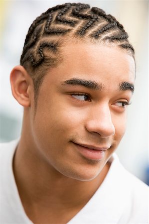 simsearch:6110-06702680,k - Portrait Of Teenage Boy Smiling Foto de stock - Super Valor sin royalties y Suscripción, Código: 400-05343016