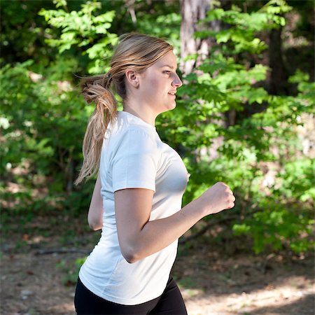 simsearch:400-06768313,k - Attractive young woman on a run in nature Photographie de stock - Aubaine LD & Abonnement, Code: 400-05343256