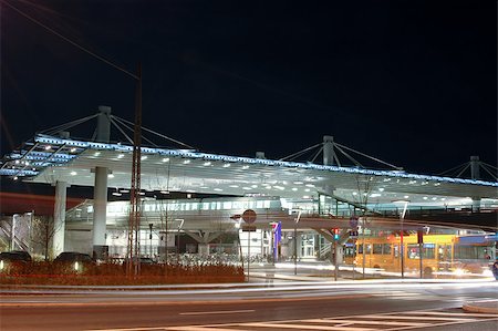 simsearch:400-09110141,k - Train station by night Photographie de stock - Aubaine LD & Abonnement, Code: 400-05343993