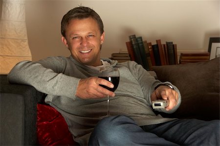 simsearch:400-05195435,k - Man With Glass Of Wine Watching Television Stockbilder - Microstock & Abonnement, Bildnummer: 400-05354637