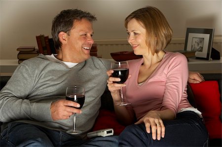 simsearch:400-05748048,k - Couple Drinking Wine And Not Watching Television Stockbilder - Microstock & Abonnement, Bildnummer: 400-05354657