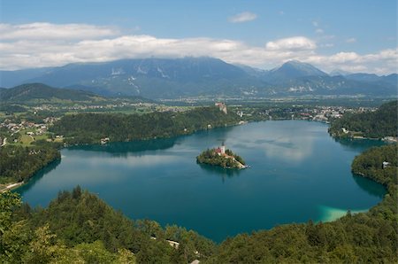 Lake Bled with Island and Castle in Summer. With Karavanke mountain range in the background. Photographie de stock - Aubaine LD & Abonnement, Code: 400-05354896
