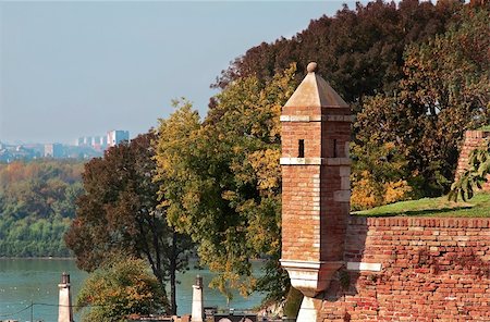 brick tower over autumn trees in park Kalemegdan in Belgrade Stockbilder - Microstock & Abonnement, Bildnummer: 400-05355115