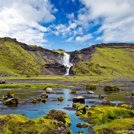 The Ofaerufoss waterfal in the Eldgja volcanic canyon of Iceland's Landmannalaugar national park with a rainbow in front Foto de stock - Super Valor sin royalties y Suscripción, Código: 400-05355289