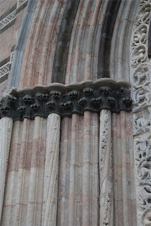 details of the abside and lateral columns of the Messina's cathedral Photographie de stock - Aubaine LD & Abonnement, Code: 400-05355633