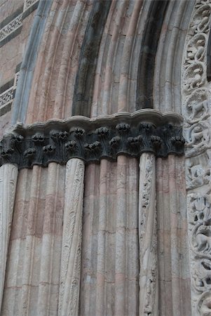 salmas (artist) - details of the abside and lateral columns of the Messina's cathedral Stock Photo - Budget Royalty-Free & Subscription, Code: 400-05355633