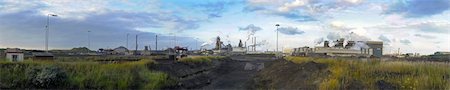 A panorama of a steel plant, with from left to right, the process flow from iron ore and coal, via the blast furnace process to the oxygen steel plant Photographie de stock - Aubaine LD & Abonnement, Code: 400-05355645