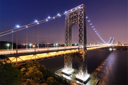 simsearch:400-04924438,k - The George Washington Bridge spanning the Hudson River at twilight in New York City. Photographie de stock - Aubaine LD & Abonnement, Code: 400-05355902