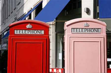 Red phone booth is one of the most famous of London icons Stockbilder - Microstock & Abonnement, Bildnummer: 400-05356563