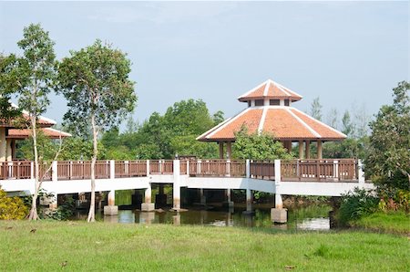 a picture of a beautiful bridge in garden Foto de stock - Royalty-Free Super Valor e Assinatura, Número: 400-05356688