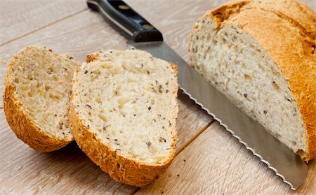 simsearch:400-08504275,k - Sliced brown bread with bread knife Foto de stock - Super Valor sin royalties y Suscripción, Código: 400-05356734