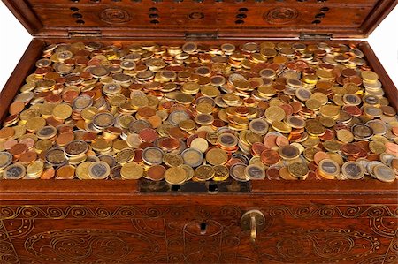 Euro coins piled in an old treasure chest Stock Photo - Budget Royalty-Free & Subscription, Code: 400-05356750