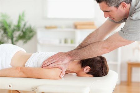 A masseur is massaging a customer's neck in surgery Stockbilder - Microstock & Abonnement, Bildnummer: 400-05357438