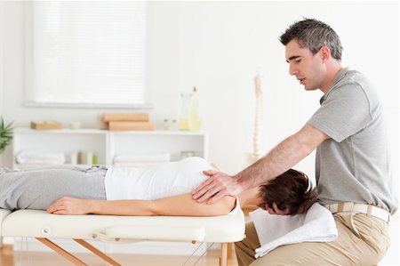 A masseur is stretching a woman's head Stockbilder - Microstock & Abonnement, Bildnummer: 400-05357487