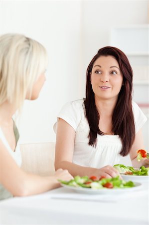 simsearch:400-05357667,k - Portrait of amazed Women eating salad in a kitchen Stock Photo - Budget Royalty-Free & Subscription, Code: 400-05357655