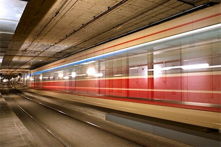 A tram disappearing into a tunnel Photographie de stock - Aubaine LD & Abonnement, Code: 400-05358125
