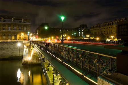 simsearch:400-05358650,k - The Pont Neuf in Paris at night. Stock Photo - Budget Royalty-Free & Subscription, Code: 400-05358715