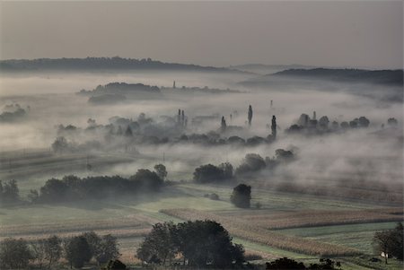 simsearch:400-04276571,k - Morning fog and haze in the valley - sleepy hollow Foto de stock - Super Valor sin royalties y Suscripción, Código: 400-05358903