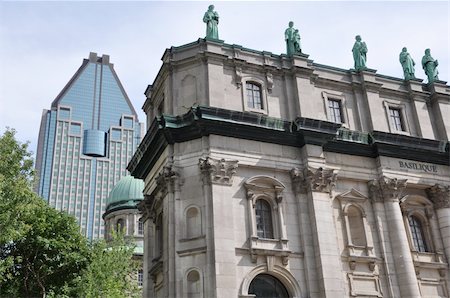 Cathedral & Skyscraper in Montreal, Quebec in Canada Foto de stock - Super Valor sin royalties y Suscripción, Código: 400-05350065