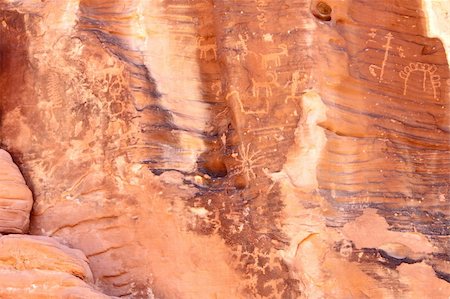 Strange petroglyphs on a rock wall at Valley of Fire State Park in Nevada. Photographie de stock - Aubaine LD & Abonnement, Code: 400-05350135