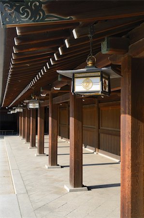 simsearch:693-03313480,k - Temple detail at Meiji Shrine in Tokyo, Japan. Foto de stock - Royalty-Free Super Valor e Assinatura, Número: 400-05350148