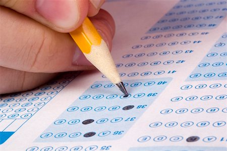 Student filling out answers to a test with a pencil. Photographie de stock - Aubaine LD & Abonnement, Code: 400-05350347