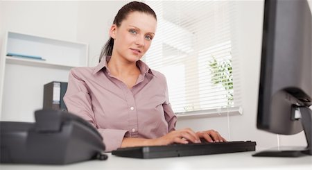 small business computers - A businesswoman working in her office Photographie de stock - Aubaine LD & Abonnement, Code: 400-05350443